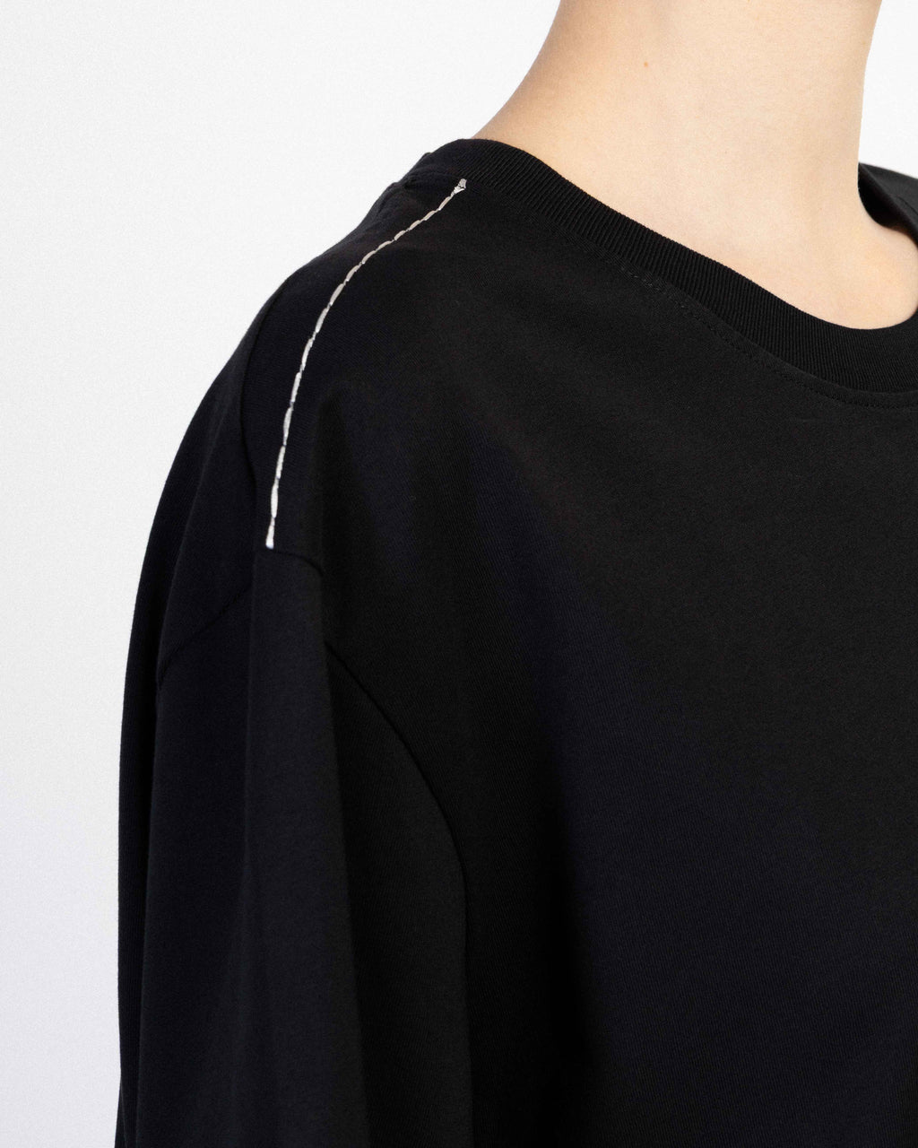 T-shirt The Lab.yrinth TSH-02 Preto - 253-LH1-01