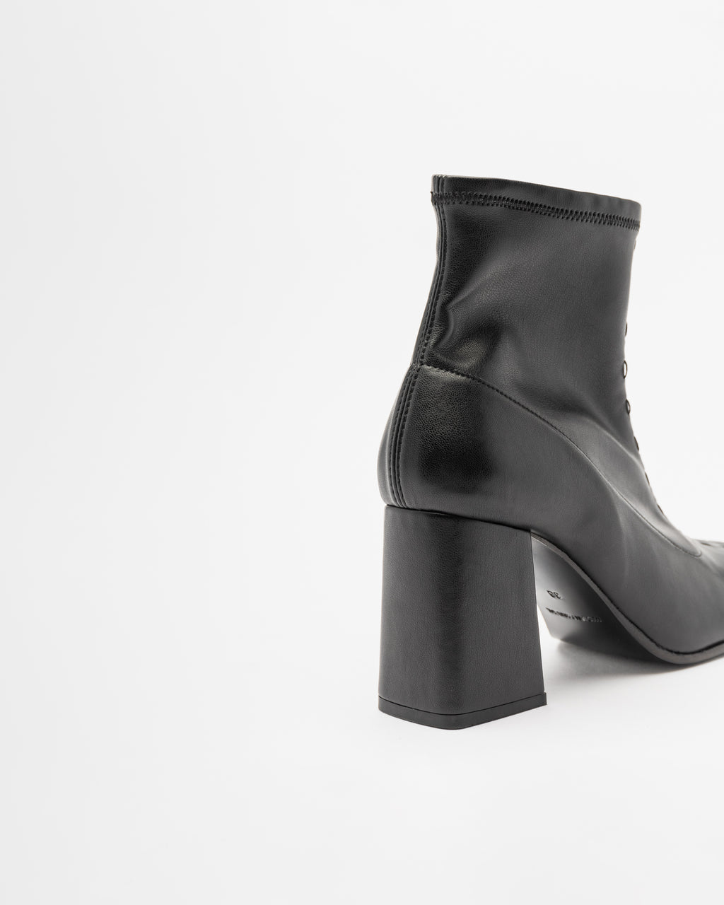 Botins The Lab.yrinth A83 Preto - 50-A83-01