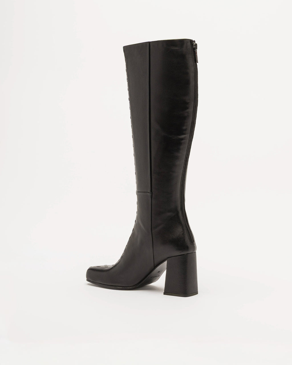 The Lab.yrinth A84 Black high-top boots