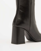 The Lab.yrinth A84 Black high-top boots