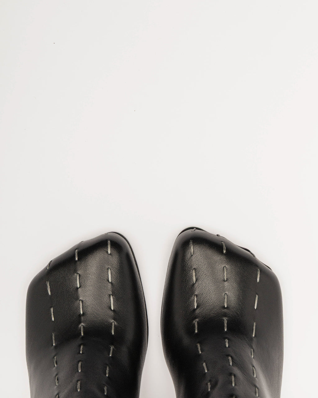 The Lab.yrinth A84 Black high-leg boots