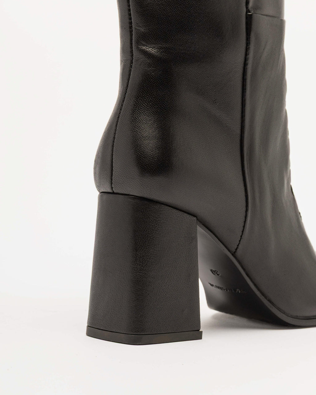 The Lab.yrinth A85 Mid-Calf Boots Black