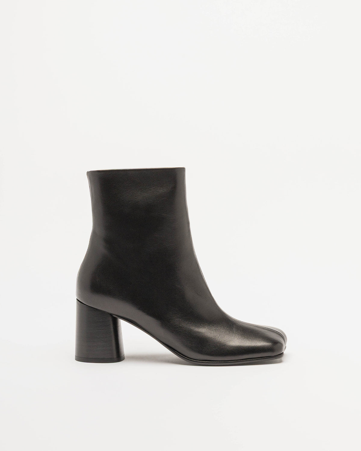 The Lab.yrinth A86 Black Ankle Boots
