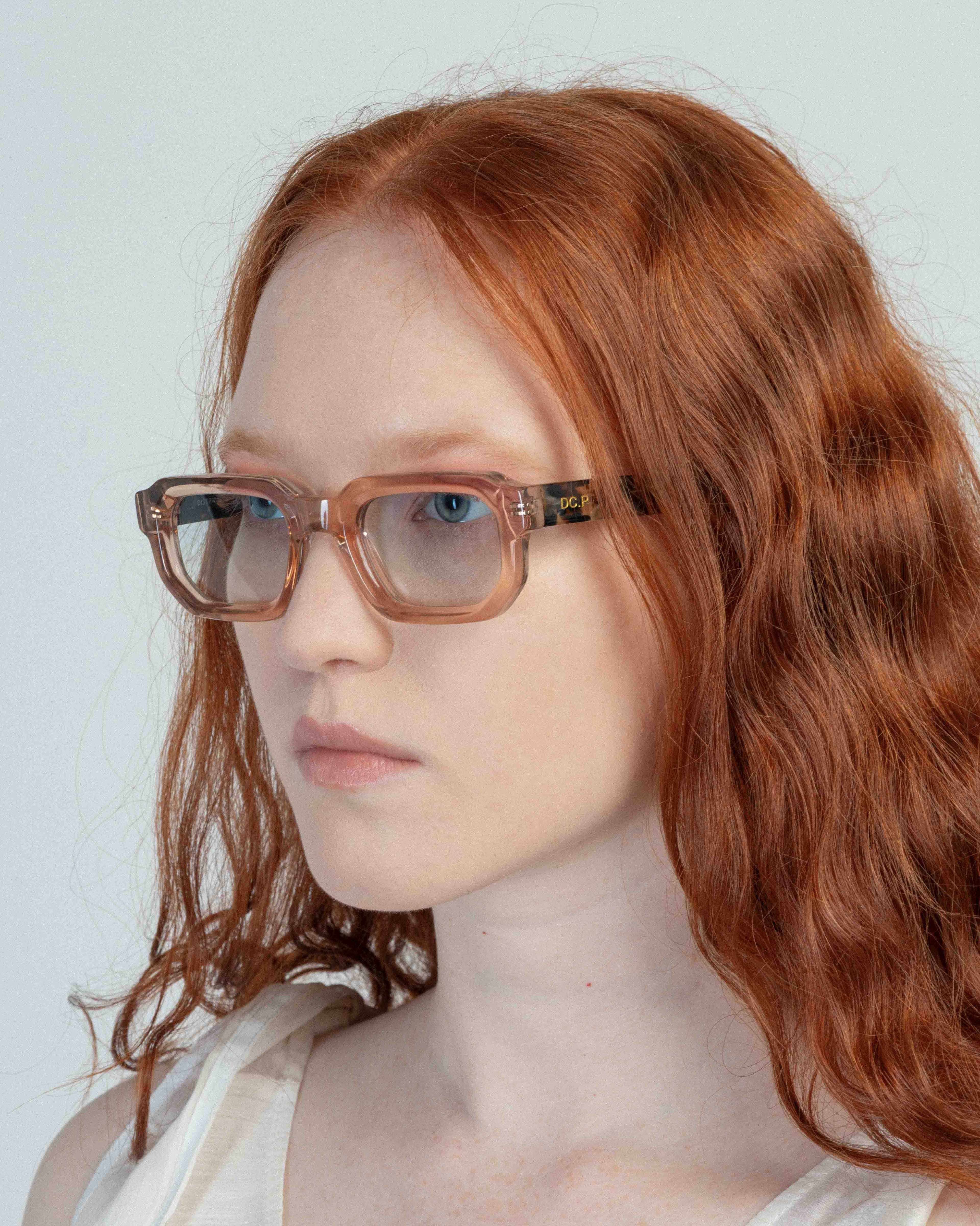 Sunglasses for people in the Horto002 district, transparent.