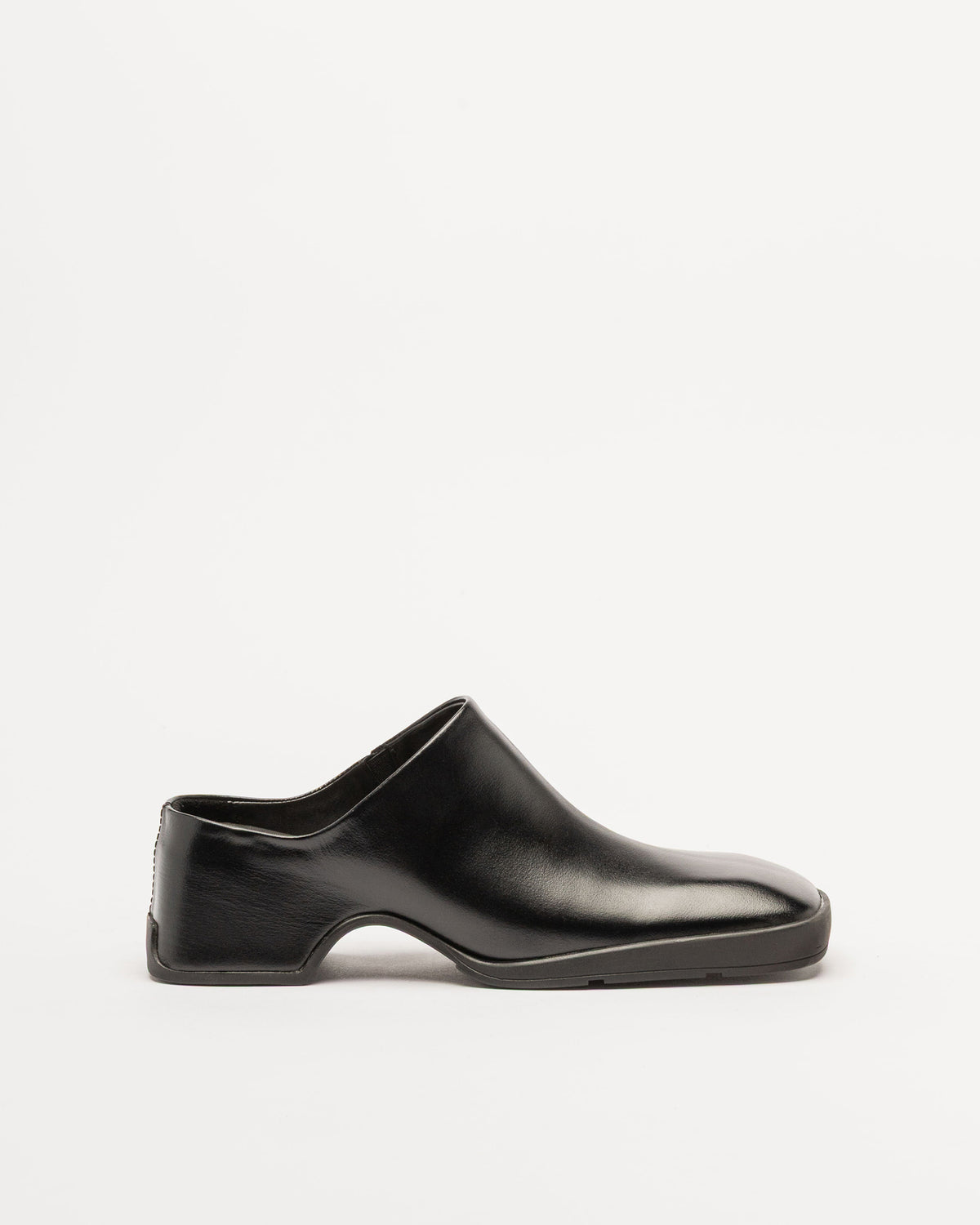 E8 by Miista AMOY Black Clogs