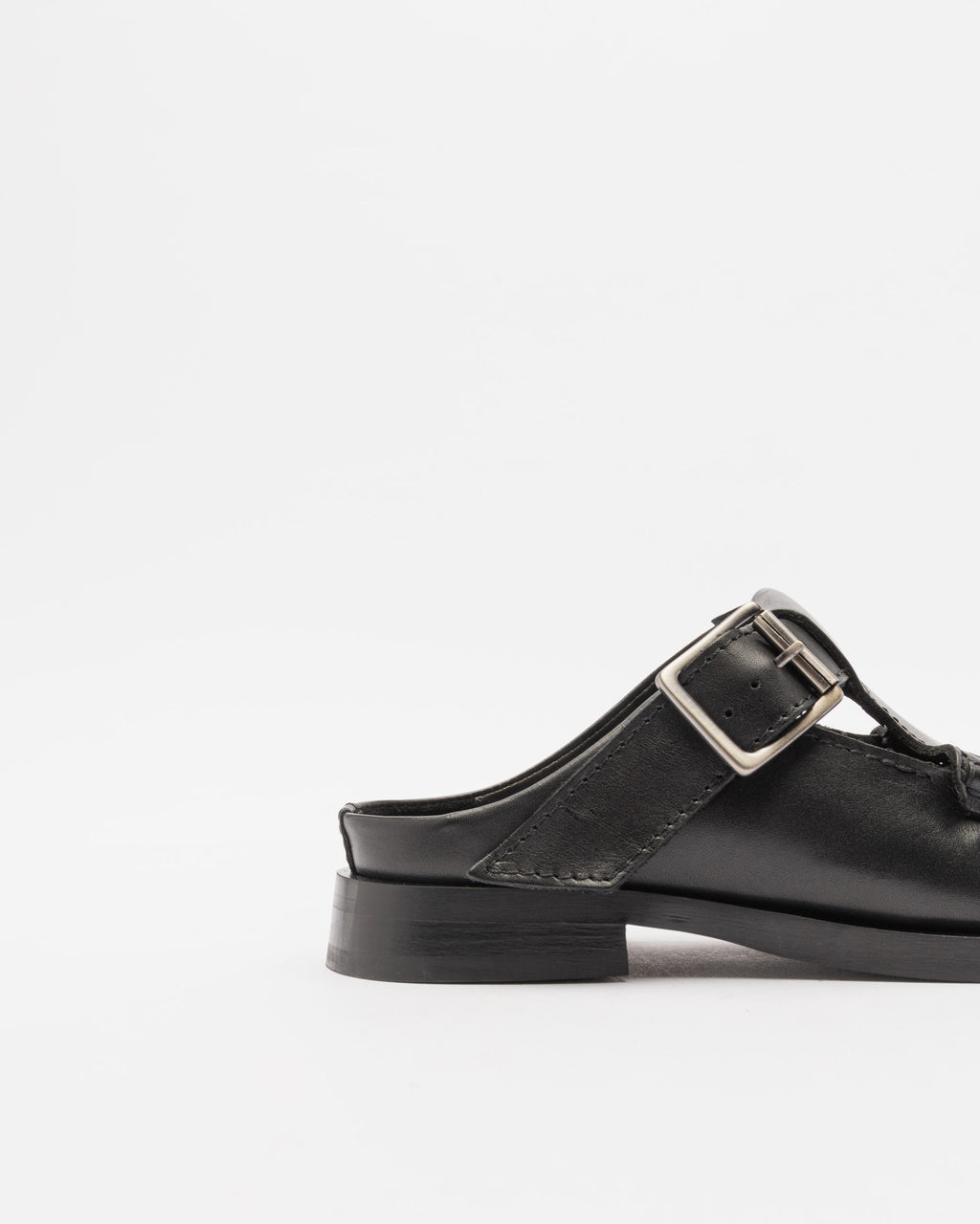 Clogs E8 by Miista GIANNA Black