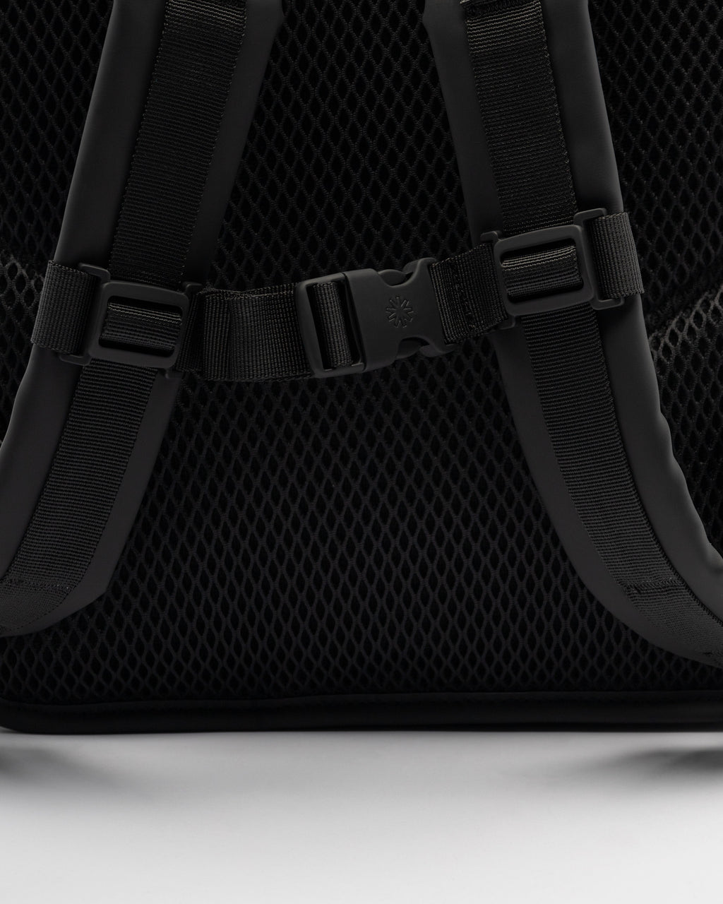 Mochila Rains RolltopRucksack Preto