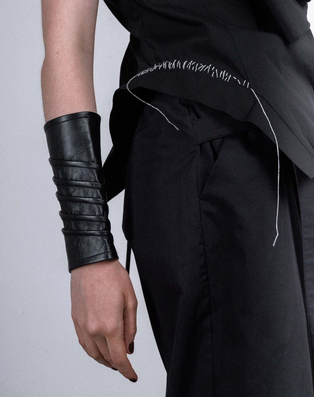 Matilda Longhena MANICOTTO Bracelet Black